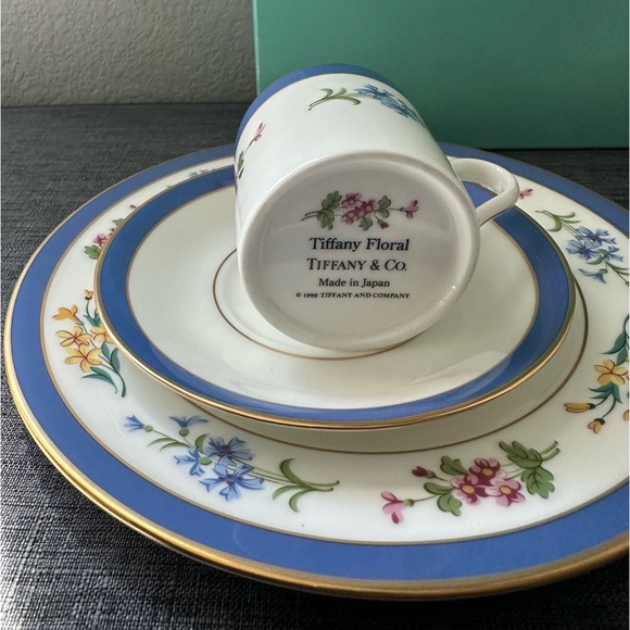 Tiffany & Co tea cups, saucer and dessert plate - Picture 9 of 14